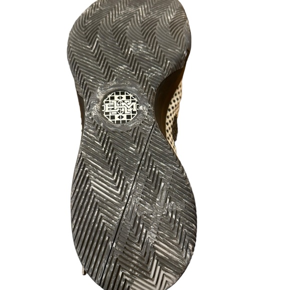 Nike Kyrie 1 BHM Basketball Sneakers. Size 9. VGUC. - Picture 6 of 10